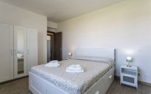 Villa Marzia: Cama, Habitación, Lecho, Diseño De Interiores, Sábana, Mueble, Suelo, Techo, Piso, Habitación