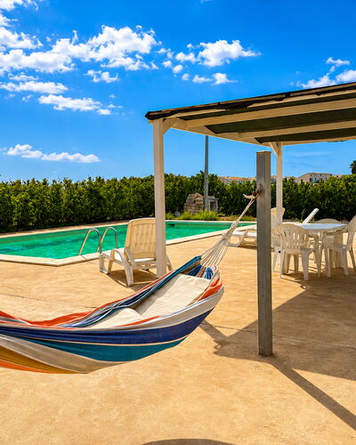 Villa Marzia: Mueble Para Exteriores, Mueble, Sombra, Ocio, Recurso, Silla, Eco Hotel, Estructura Al Aire Libre, Piscina, Pérgola