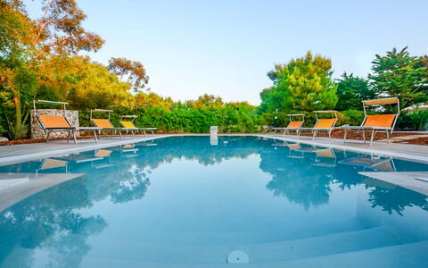 Villa Margherita: Azul, Piscina, Recurso, Mueble Para Exteriores, Reflexión, Eco Hotel, Ocio, Ciudad De Vacaciones, Zona Tropical, Hotel