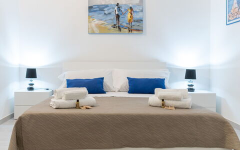 Villa Margherita: Mueble, Diseño De Interiores, Madera, Cama, Habitación, Habitación, Piso, Suelo, Linos, Textil