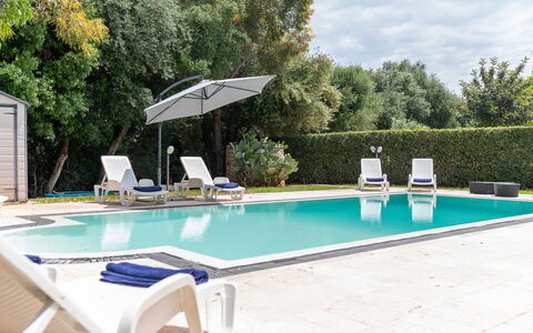 Villa Margherita: Piscina, Azul, Mueble Para Exteriores, Recurso, Sunlounger, Material Compuesto, Sombra, Silla, Thermae, Inmuebles