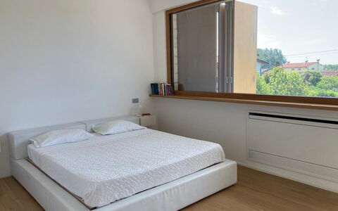 Villa Elena: Cama, Habitación, Diseño De Interiores, Piso, Suelo, Pared, Madera, Lecho, Sábana, Mueble