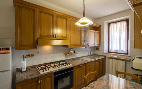 Gli Ulivi: Cocina, Mostrador, Aparato De Cocina, Gabinetes, Madera, Diseño De Interiores, Electrodoméstico, Piso, Fregadero, Mueble