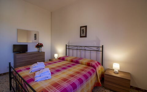 Gli Ulivi: Cama, Diseño De Interiores, Habitación, Suelo, Mueble, Piso, Madera, Sábana, Lecho, Habitación