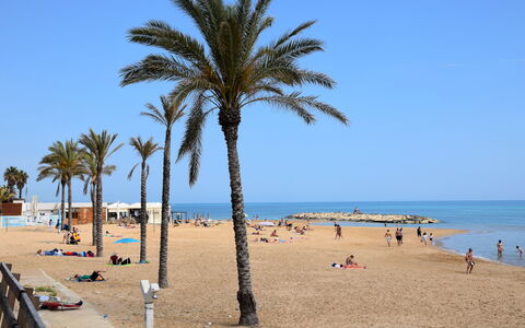 Villa Andrea: Cielo, Cuerpo De Agua, Playa, Costa, Verano, Mar, Costeras Y Los Accidentes Geográficos Oceánico, Arena, Apuntalar, Horizonte