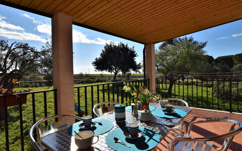 Villa Andrea: Mueble, Silla, Mueble Para Exteriores, Porche, Sombra, Mesa Al Aire Libre, Jardín, Eco Hotel, Balcón, Patio Interior