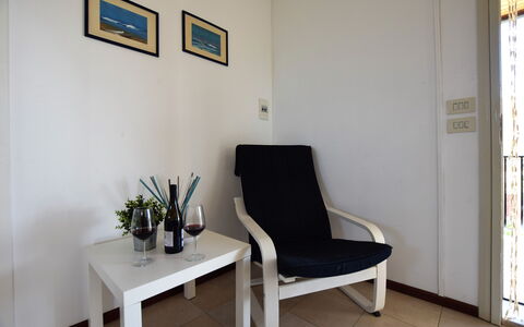 Villa Andrea: Mueble, Piso, Suelo, Diseño De Interiores, Silla, Habitación, Sala, Marco, Comodidad, Mesa De Café