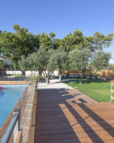 Villa Andrea: Piscina, Material Compuesto, Sombra, Recurso, Eco Hotel, Cubierta, Manchas De Madera, Diseño, Madera Dura, Paisajismo
