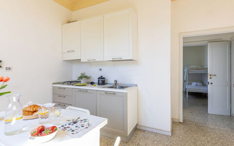 Casale Oleandro Marino: Piso, Diseño De Interiores, Suelo, Habitación, Techo, Departamento, Gabinetes, Mostrador, Moldura, Aparato De Cocina