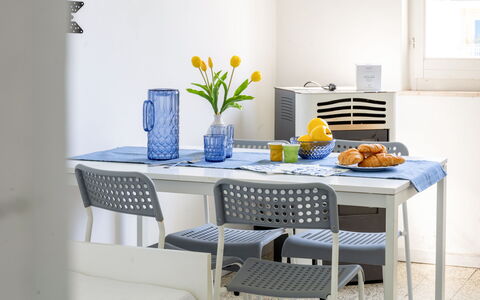 Casale Oleandro Marino: Mueble, Diseño De Interiores, Silla, Diseño, El Plastico, Cocina, Mesa De Café, Planta De Casa