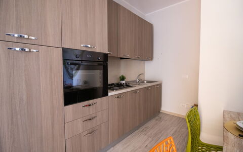 Mediterranea'S House Otranto: Electrodoméstico, Madera, Piso, Diseño De Interiores, Aparato De Cocina, Cocina, Gabinetes, Suelo, Mostrador, Habitación