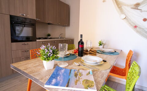 Mediterranea'S House Otranto: Mueble, Diseño De Interiores, Piso, Madera, Suelo, Habitación, Textil, Encendiendo, Mesa, Comedor