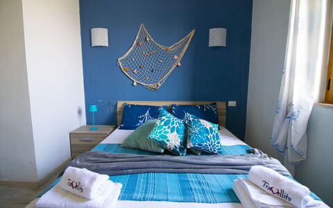 Mediterranea'S House Otranto: Mueble, Diseño De Interiores, Textil, Habitación, Habitación, Linos, Suelo, Encendiendo, Piso, Lecho