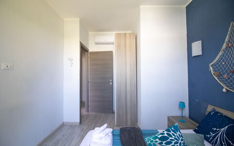 Mediterranea'S House Otranto: Diseño De Interiores, Madera, Suelo, Piso, Mueble, Habitación, Habitación, Departamento, Cama, Encendiendo