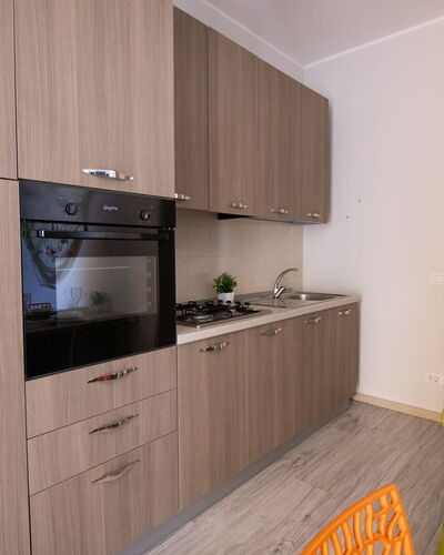 Mediterranea'S House Otranto: Electrodoméstico, Madera, Piso, Diseño De Interiores, Aparato De Cocina, Cocina, Gabinetes, Suelo, Mostrador, Habitación