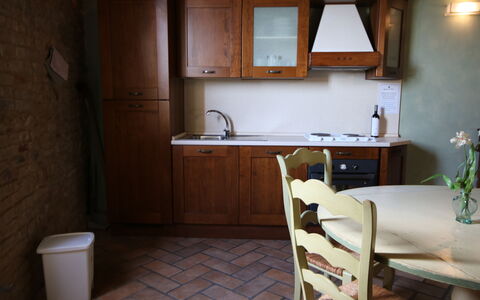 Residence Borgodamare: Mueble, Cocina, Piso, Mostrador, Madera, Aparato De Cocina, Gabinetes, Diseño De Interiores, Suelo, Electrodoméstico