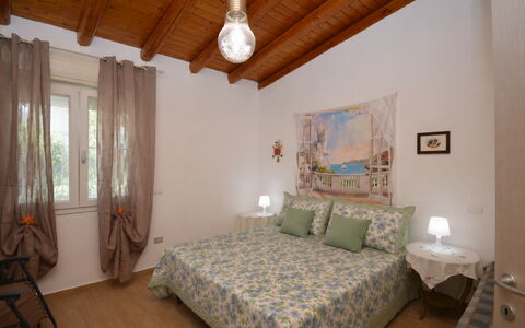 Villa Mameli: Mueble, Diseño De Interiores, Cama, Habitación, Piso, Suelo, Pared, Sábana, Lecho, Madera