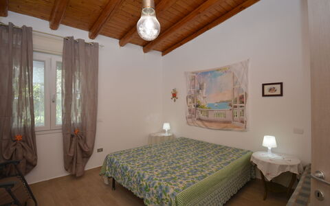 Villa Mameli: Mueble, Diseño De Interiores, Cama, Habitación, Pared, Suelo, Piso, Sábana, Madera, Habitación