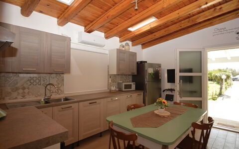 Villa Mameli: Mueble, Diseño De Interiores, Piso, Madera, Techo, Mostrador, Cocina, Suelo, Silla, Encendiendo