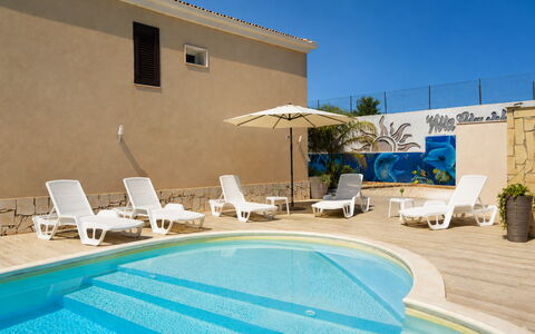 Villa Giugiola: Piscina, Recurso, Mueble Para Exteriores, Hotel, Paraguas, Sombra, Eco Hotel, Sunlounger, Ciudad De Vacaciones, Inmuebles