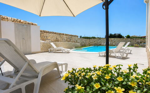 Villa Giugiola: Piscina, Mueble Para Exteriores, Recurso, Hotel, Villa, Ciudad De Vacaciones