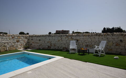 Villa Giugiola: Piscina, Mueble Para Exteriores, Recurso, Material Compuesto, Sombra, Inmuebles, Ocio, Sunlounger, Yarda, Eco Hotel