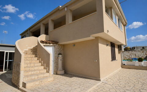 Villa Giugiola: Casa, Puerta, Departamento, Hormigón, Sombra, Balcón, Inmuebles, Yeso, Inicio De La Puerta