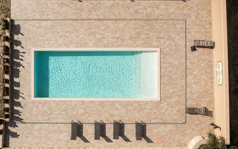 Villa Meti: Piscina, Material Compuesto, Suelo, Hormigón, Loseta, Diseño