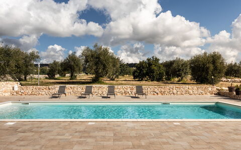 Villa Meti: Piscina, Sombra, Paisajismo, Diseño, Mueble Para Exteriores, Losa, Hacienda