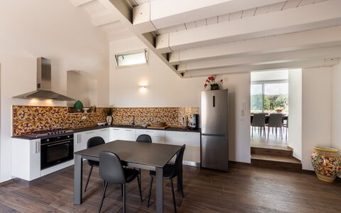 Villa Meti: Mueble, Diseño De Interiores, Piso, Suelo, Madera, Techo, Cocina, Habitación, Encendiendo, Mostrador