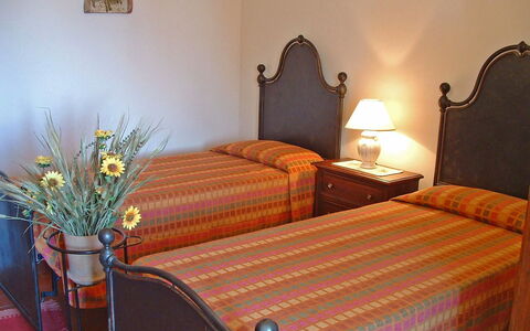 Casa Ivan: Habitación, Cama, Mueble, Habitación, Marco De La Cama, Propiedad, Sábana, Lecho, Diseño De Interiores, Suelo