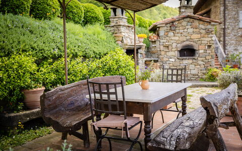 Casa Ivan: Mueble, Mesa, Mueble Para Exteriores, Silla, Mesa Al Aire Libre, Losa, Maceta, Jardín, Cocina Y Comedor Mesa