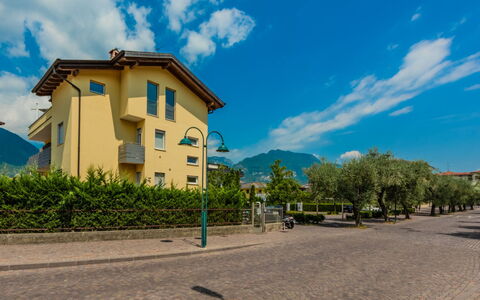 Riva Olive: Barrio Residencial, Casa, Suburbio, Balcón, Villa, Hotel