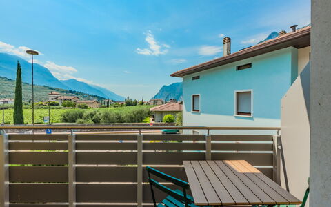Riva Olive: Departamento, Balcón, Silla, Mueble Para Exteriores, Hotel, Planta De Casa