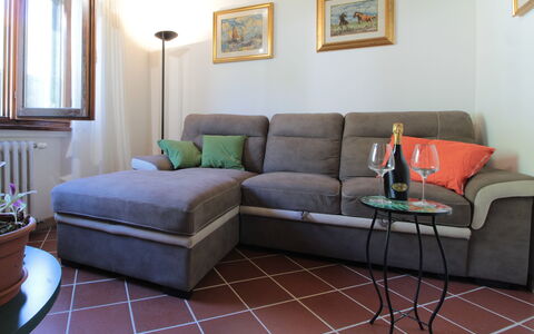 House Angy: Mueble, Piso, Suelo, Diseño De Interiores, Sofá, Sala, Casa, Habitación, Departamento