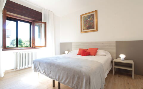 House Angy: Cama, Diseño De Interiores, Mueble, Habitación, Pared, Piso, Sábana, Lecho, Suelo, Madera