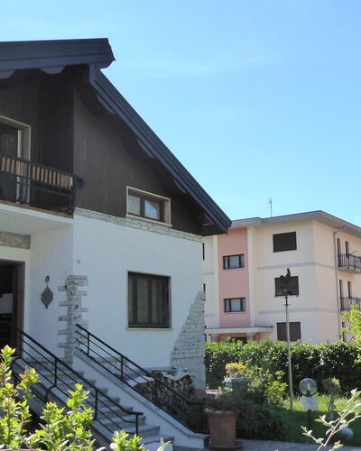 House Angy: Edificio, Ventana, Casa, Barrio Residencial, Casa, Arquitectura, Techo, Puerta, Asentamientos Humanos, Cabaña