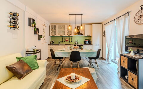 La Casetta di Lulù: Mueble, Diseño De Interiores, Piso, Sofá, Habitación, Suelo, Madera, Techo, Sala, Mesa
