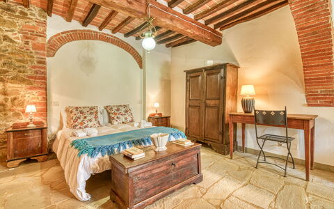Villa the Horses: Mueble, Diseño De Interiores, Pared, Madera, Techo, Piso, Habitación, Habitación, Suelo, Cama