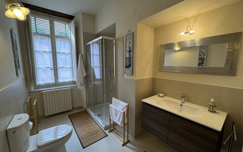 Alla Torre: Piso, Suelo, Arreglo De Tubería, Madera, Diseño De Interiores, Baño, Lavabo Del Baño, Lavabo, Grifo, Plomería