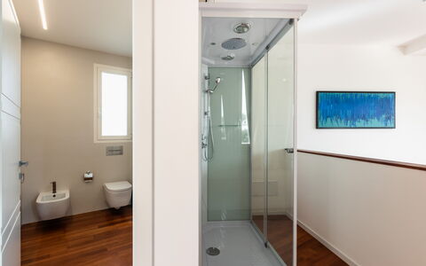 Pizzuta Country House: Piso, Baño, Diseño De Interiores, Suelo, Arreglo De Tubería, Madera, Techo, Habitación, Plomería, Encendiendo