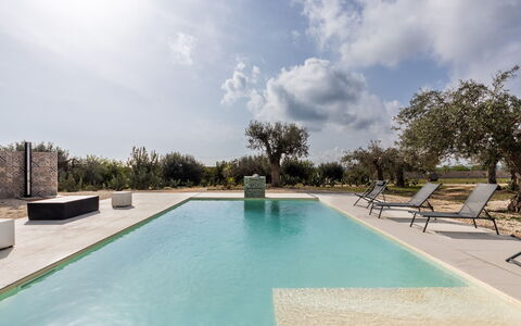 Pizzuta Country House: Azul, Piscina, Material Compuesto, Hormigón, Sombra, Paisajismo, Recurso, Diseño, Fuente De Agua