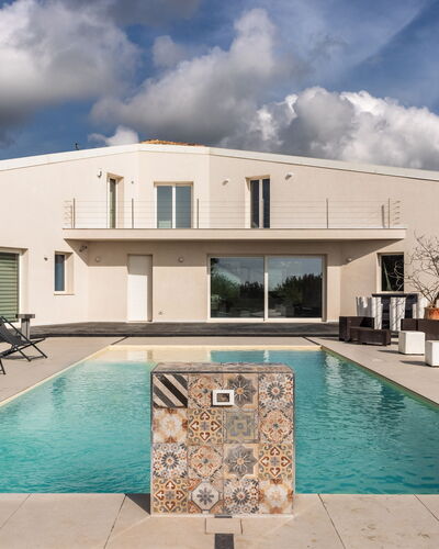 Pizzuta Country House: Piscina, Barrio Residencial, Casa, Casa, Inmuebles, Material Compuesto, Recurso, Villa, Sombra, Hormigón