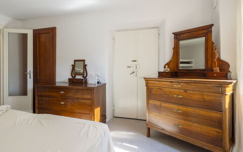 La Giuseppina: Mueble, Cama, Diseño De Interiores, Piso, Cajón, Habitación, Gabinetes, Suelo, Madera, Vestidor