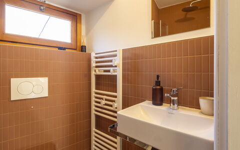 La Giuseppina: Piso, Pared, Suelo, Arreglo De Tubería, Diseño De Interiores, Madera, Techo, Grifo, Plomería, Baño