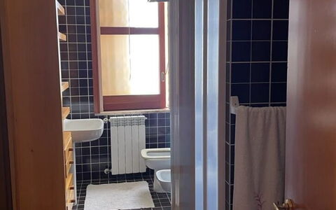 Villa Billona: Baño, Piso, Arreglo De Tubería, Suelo, Lavabo Del Baño, Diseño De Interiores, Lavabo, Plomería, Loseta, Grifo
