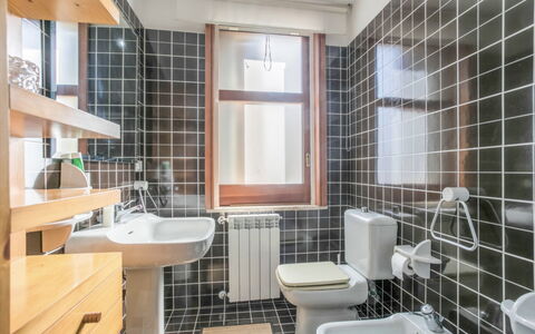 Villa Billona: Pared, Piso, Diseño De Interiores, Arreglo De Tubería, Suelo, Techo, Lavabo, Baño, Habitación, Lavabo Del Baño