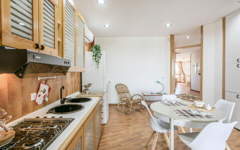 Villa Billona: Diseño De Interiores, Mueble, Piso, Pared, Suelo, Madera, Cocina, Techo, Mostrador, Habitación