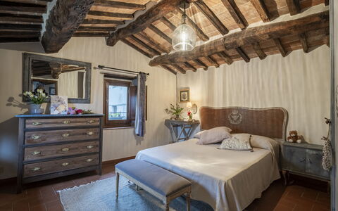 La Casa del Grillo Parlante: Mueble, Habitación, Cama, Diseño De Interiores, Casa, Lecho, Sábana, Piso, Linos, Encendiendo