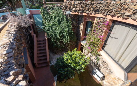 Villa Boi: Pared, Arquitectura, Pared De Piedra, Jardín, Sombra, Paisajismo, Hacienda, Patio Interior